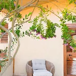 Casa Adriana - *