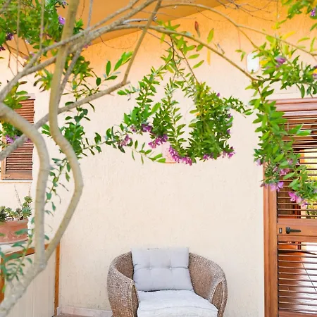Casa Adriana - *